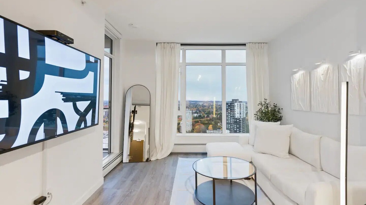 Sky Suite 2BR 1BR Condo in Surreys Tallest Tower! Rooftop Terrace w/Views