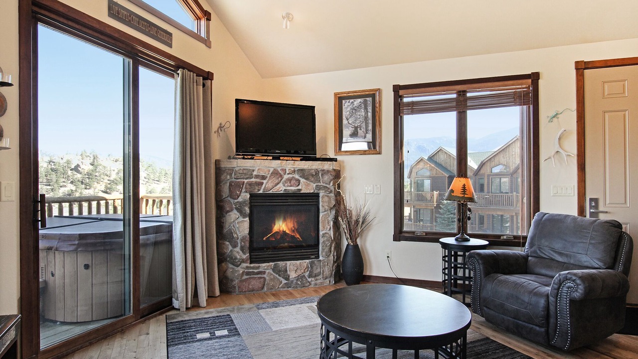 Mount Chiquita 10A - 2 Br Condo with Private Hot Tub - Lake and Mountain Views