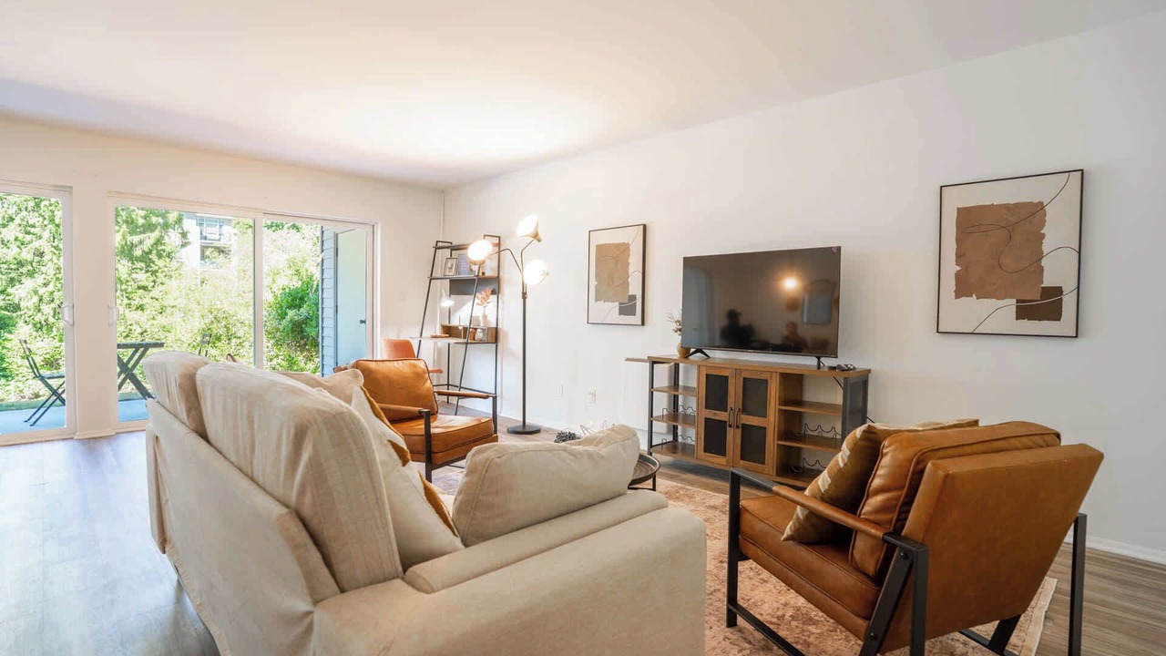 Bellevue 2B condo: downtown + Light rail