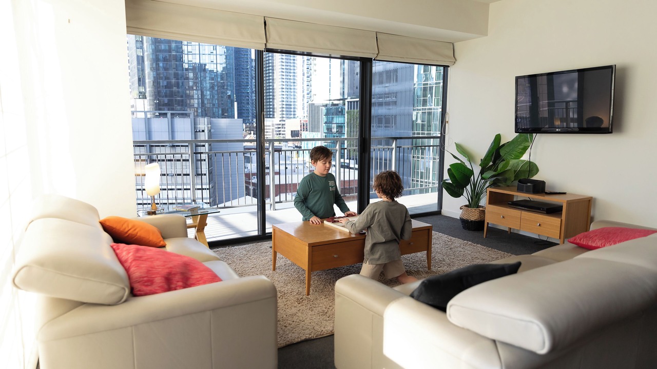 A wonderful 3 bedroom apartment in Southbank, just a hop, skip & jump from Crown