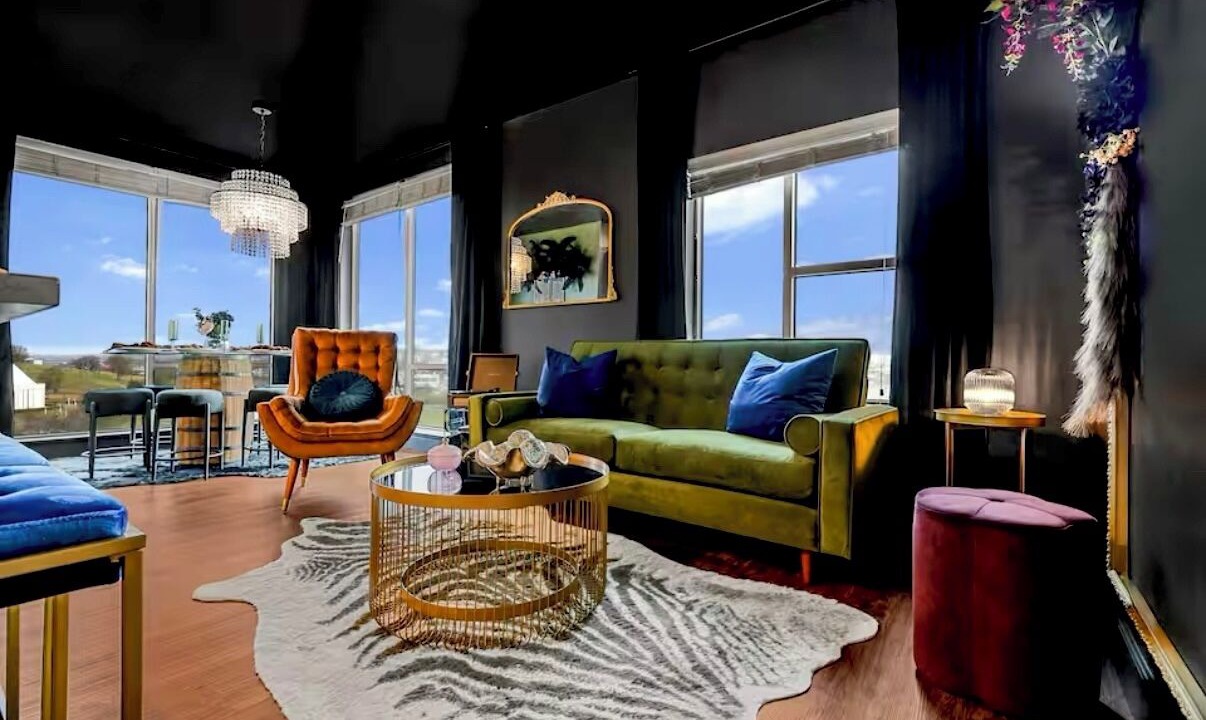 Bourbon & Bubbles, Downtown 3BR/3BA, Walkable, Rooftop Infinity Pool, 24/7Gym