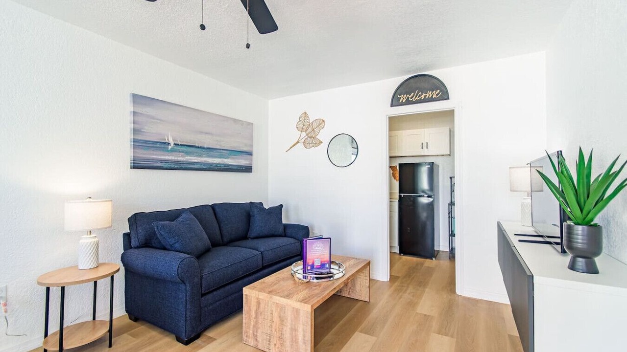 Beachy Bayfront Condo Walk to Beach