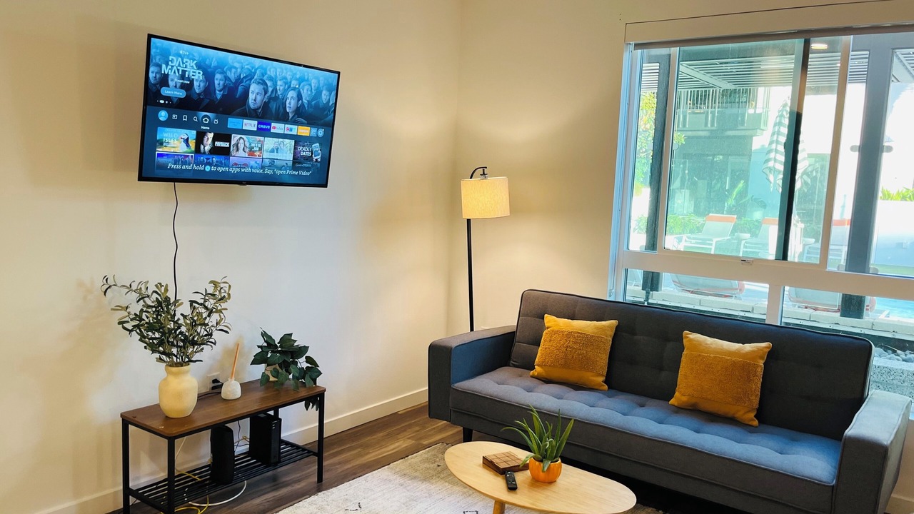 Home in Hollywood ,free parking , gym ,jacuzzi ,Rooftop, best location