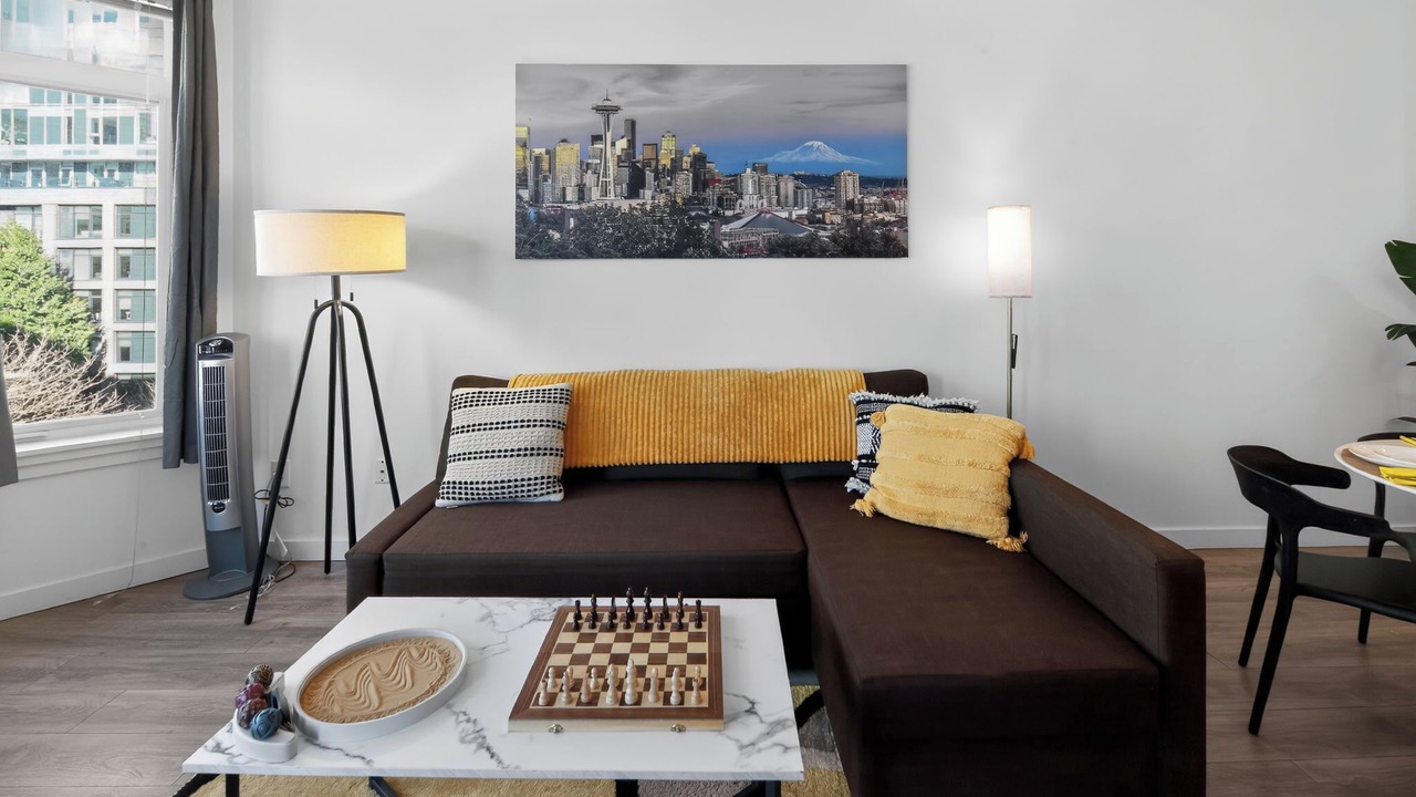 City+Water View Gem- Walk DT | Parking, Pool, Pets