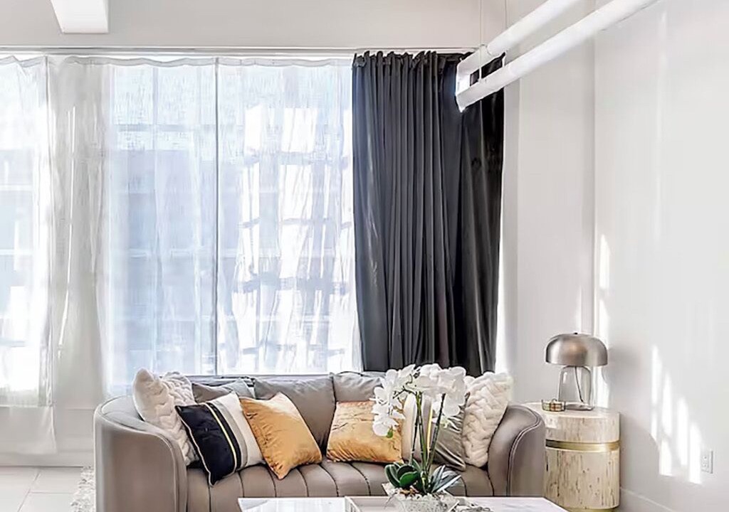 Chic DTLA 1-bedroom sleeps 4 with Rooftop Pool and Free Parking