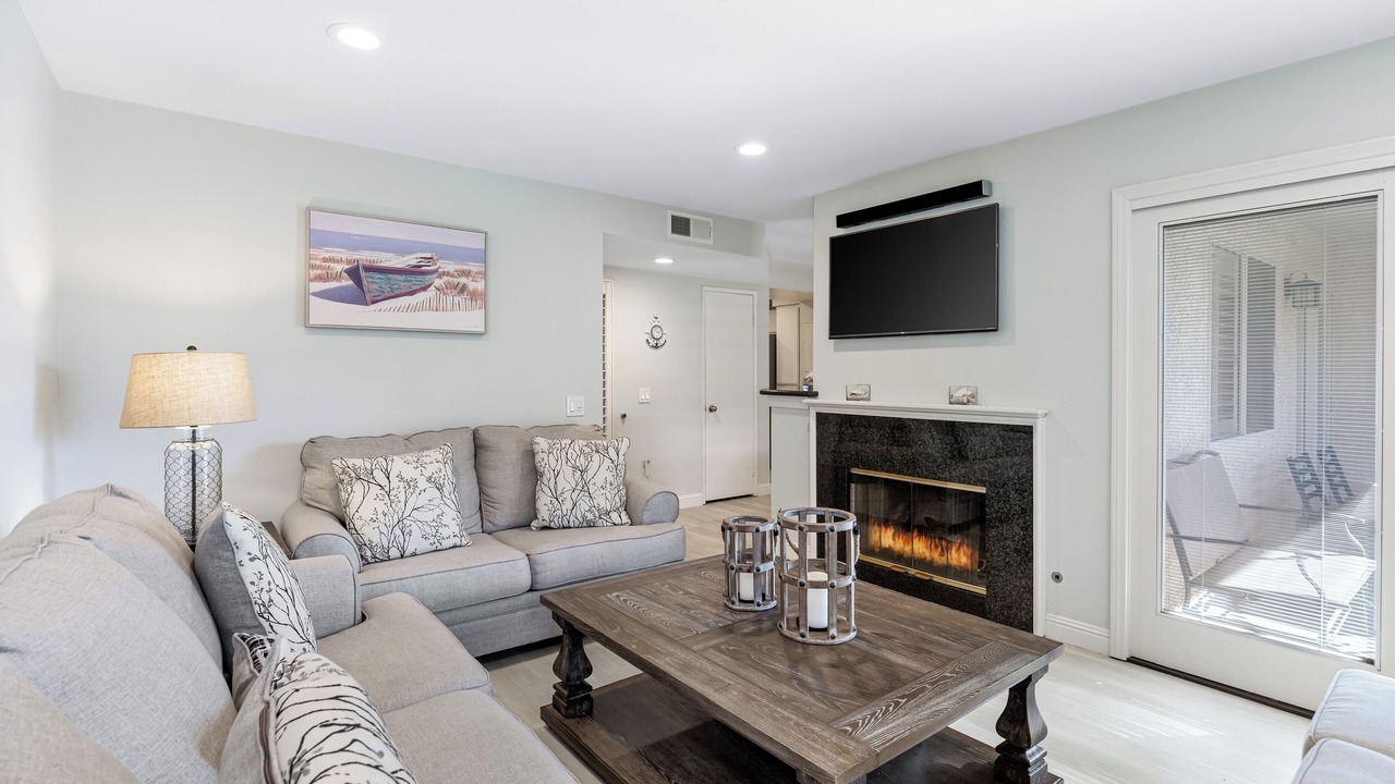 Gated Coastal Condo Pool + Hot Tubs Access Walk to Beach | Seabreeze Retreat