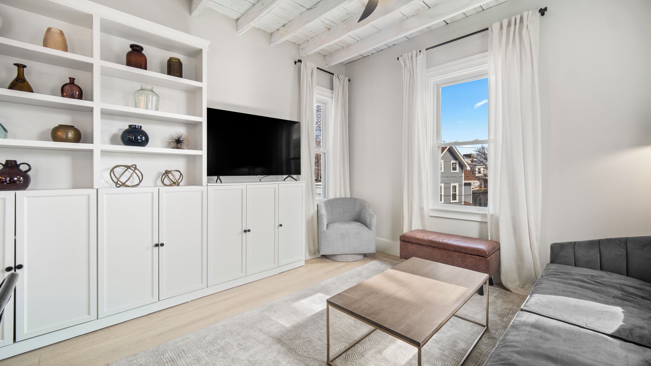 Luxury 3brm/1bath Duplex in JP