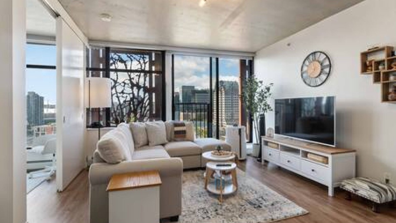 Modern & Stylish 1BR Condo, Vancity!