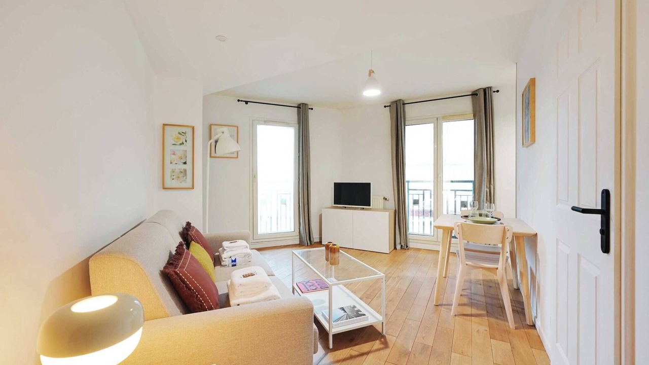 Bright, modern studio for 2P - La Défense