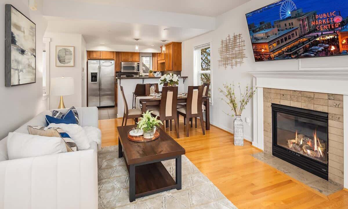 Cheerful Capitol Hill Home AC and 98 Walk Score