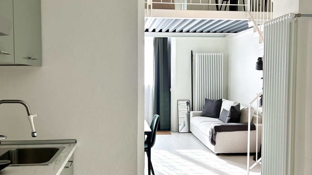 Design and Comfort, Metro 8min walk, Air Conditioning, WiFi