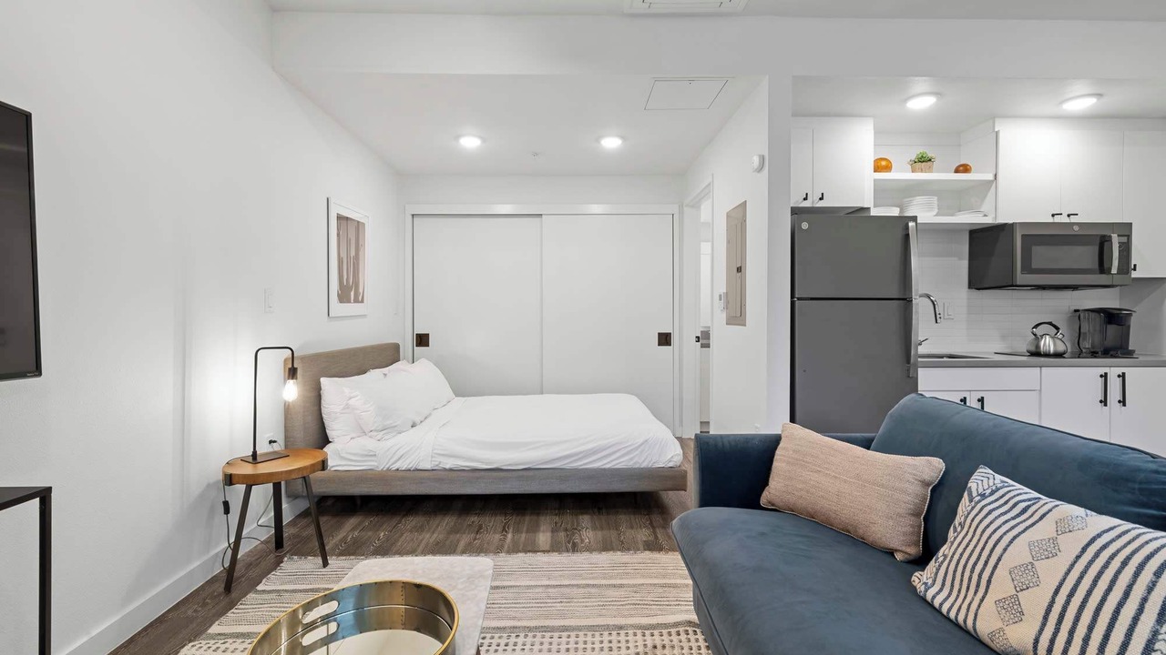 Prime DT ATX Studio | Mins to Rainey St | Patio