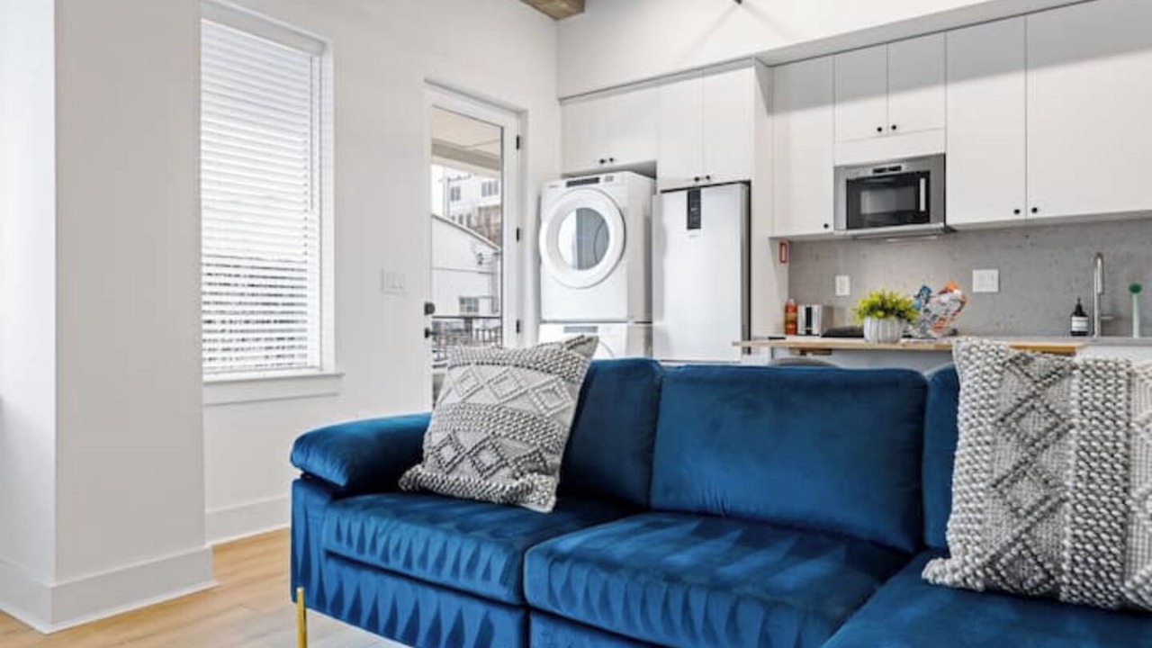 Cozy 1-bedroom condo, fitness room in brilliant Atlanta-Ponce City Market Area