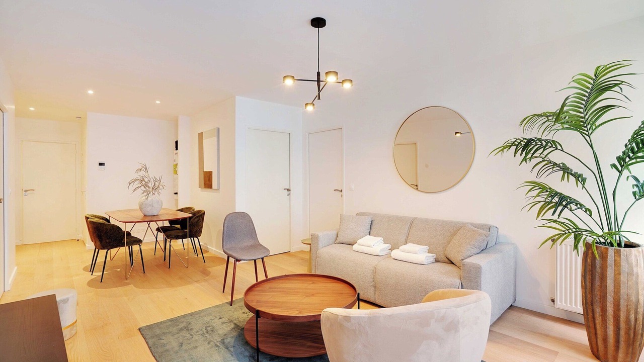 Sleek apartment in Levallois-Perret