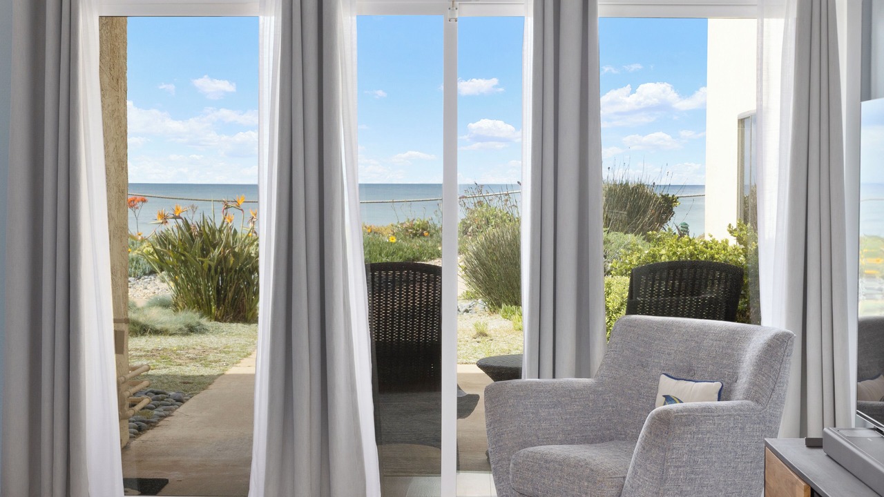 Aqua Horizon - Oceanfront, Sunsets, EV Charger