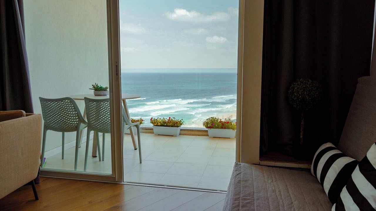 Amano Sewview Suit - Spacious sea-view suite with balcony