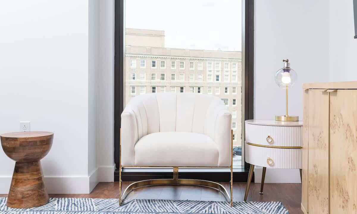 Back-Bay 2BR Condo w Roof top, Gym, Parking