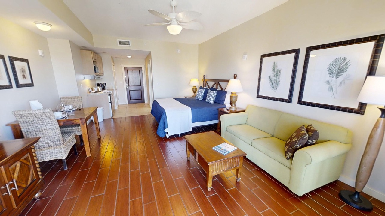 Gulf Views Studio unit across the street from beach and Sharky's