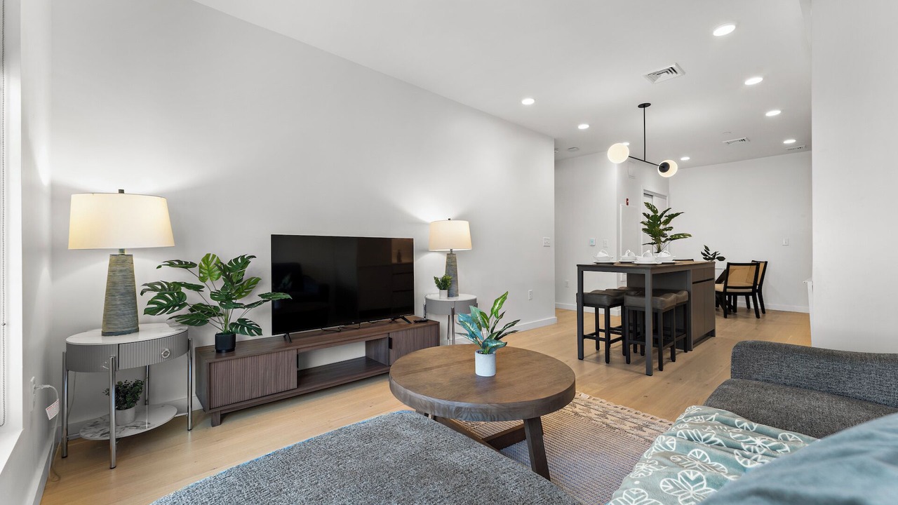 Luxury 1BR Near Broadway Southie mrw0