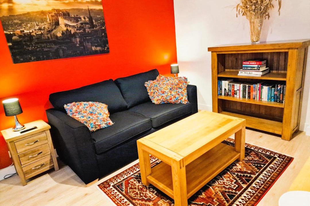 Centre of Edinburgh's Historic Old Town - Blair Street - Sleeps 4