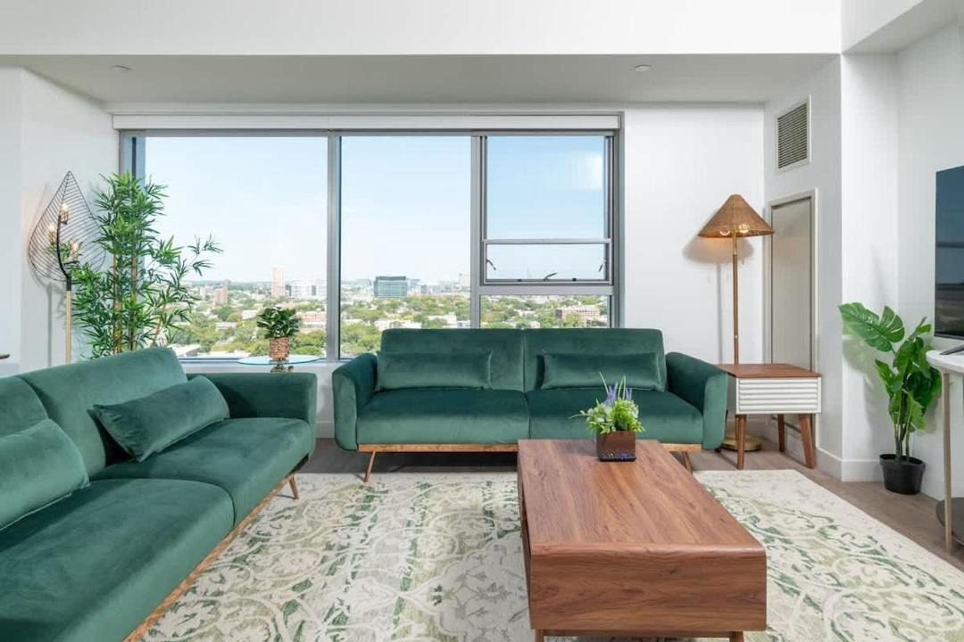 Central Penthouse City Skyline Views Gym sleep 8