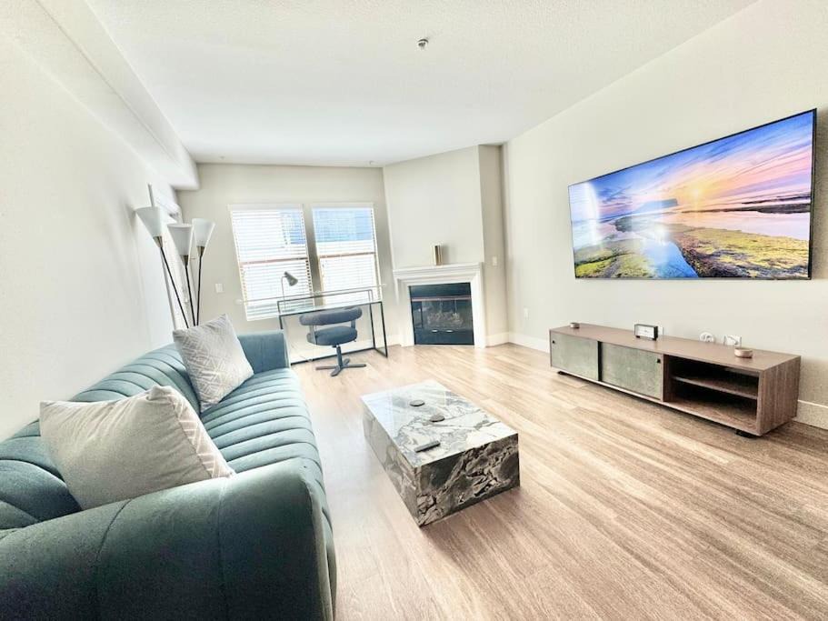 Cozy Large 1 Bedroom Condo by UCLA