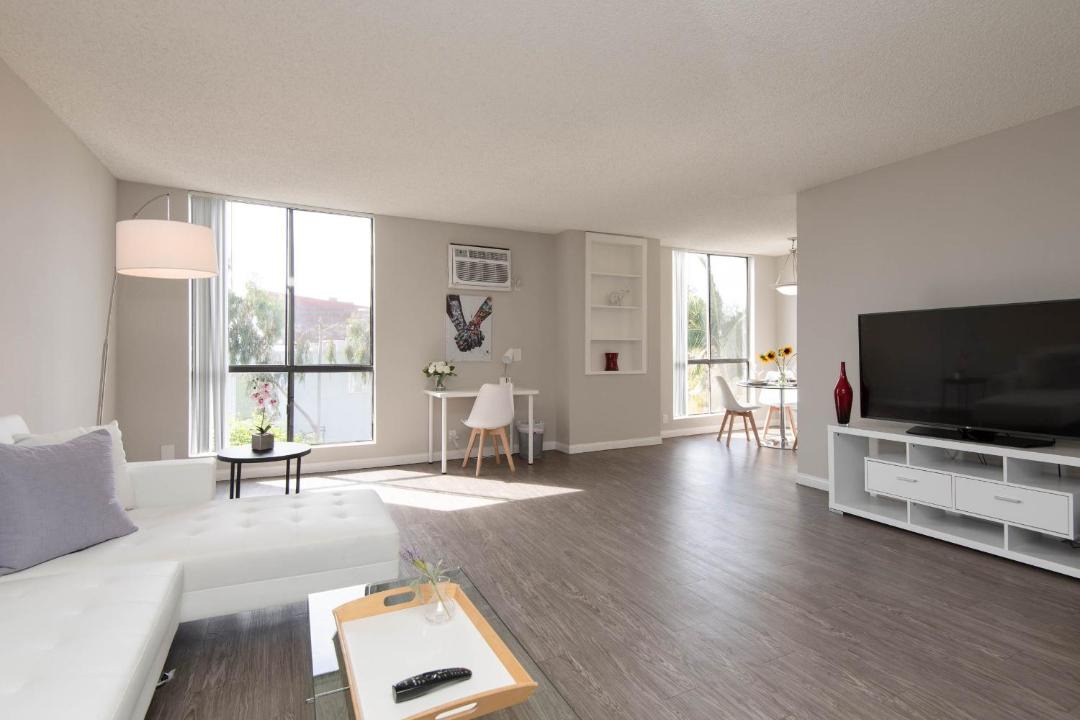 Skyline Palms 1-Bedroom with Roof-Top Pool