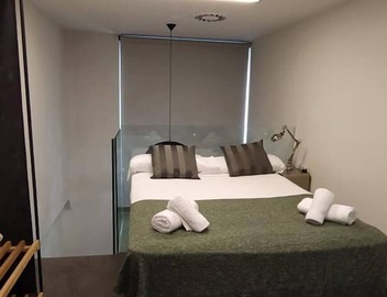 My Space Barcelona Studio near Arc de Triomphe in a building with swimming pool 4