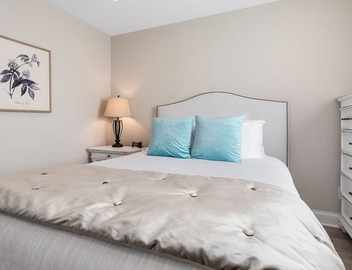 ♛ 539 Bay St ⁀➷ Luxury Downtown 2BDR Lake View 2nd Floor Condo on West Bay ➠ 203E 2