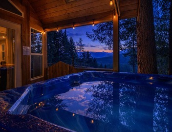 Das Tree Haus 1 Bedroom Home by NW Comfy Cabins by RedAwning 4