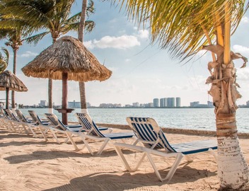 WIVC Coral Mar Resort- Amazing Hotel Zone & Lagoon Views, Enjoy the Tropical Breeze 3