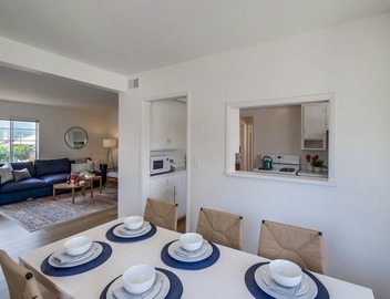 2 Dog Friendly Units + 2 Garages + Ocean 1 Block 3