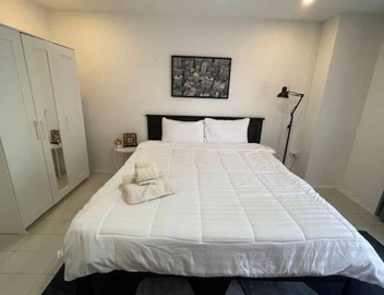 Studio Apartment with Balcony in Center of Nimman 2