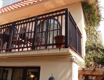 Perfect vacation! Beach, pool/tennis court, 5 min MTR, garden BBQ 5