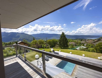 Exquisite UBAC Apartment with Swimming Pool, Offering Breathtaking Views of the Lake and Mountains" 5