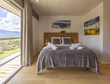 Exquisite UBAC Apartment with Swimming Pool, Offering Breathtaking Views of the Lake and Mountains" 3