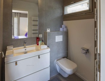 Exquisite UBAC Apartment with Swimming Pool, Offering Breathtaking Views of the Lake and Mountains" 3