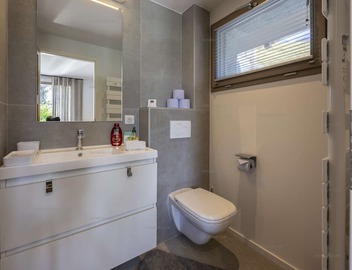 Apartment Adret 6 people Sunny Side Apartment with Pool, Lake and Mountain Views 2
