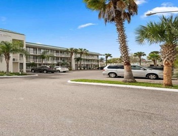Cozy Room with 2 DBL Beds, Pool in Park Royal Orlando 3