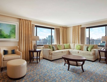 2 Connecting Suites at a 4⭐️ Hotel 3