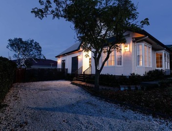 Stylish home with outdoor spa close to the heart of Hobart 3