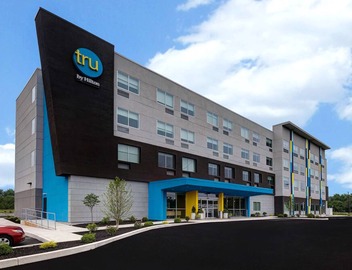 Tru by Hilton Grantville, PA 5