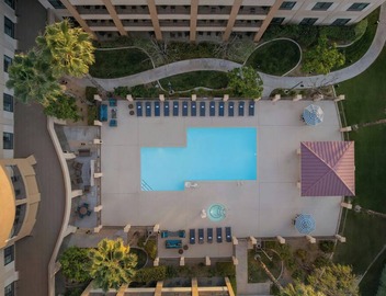 Courtyard by Marriott Santa Clarita Valencia 3