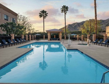 Courtyard by Marriott Santa Clarita Valencia 5