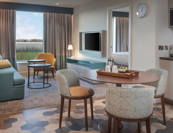Staybridge Suites London Heathrow - Bath Road by IHG 3