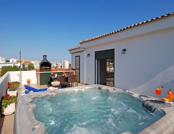Beautiful Penthouse Benalmadena, Jacuzzi, 4 pers, A/C, Pool,terrace 5