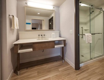 Hampton Inn & Suites Seattle/Redmond 4