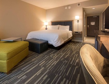 Hampton Inn & Suites Seattle/Redmond 2