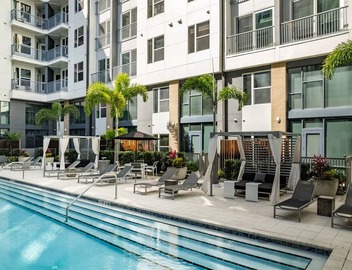 Virelli Apartments Upscale King Suite in the Heart of Orlando w Pool 4