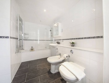 Hertford Flat 5 4